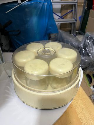 Yogurtera con 6 tarros