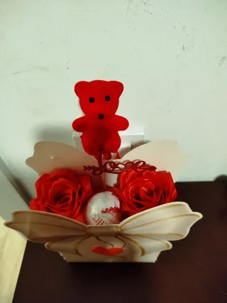 Caja regalo San Valentín oso y rosas