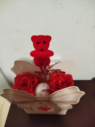 Caja regalo San Valentín oso y rosas