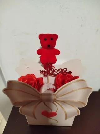 Caja regalo San Valentín oso y rosas