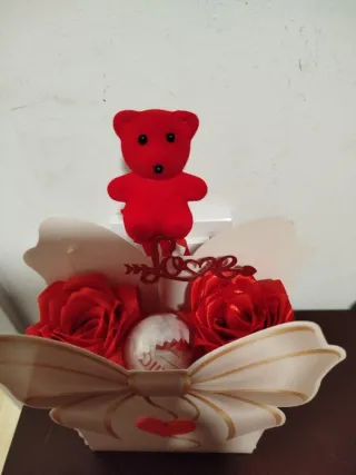 Caja regalo San Valentín oso y rosas