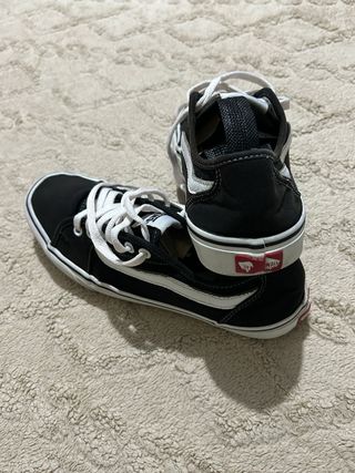 Zapatillas Vans Ward Low Negras y Blancas