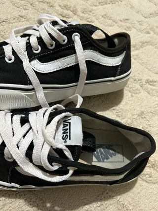 Zapatillas Vans Ward Low Negras y Blancas
