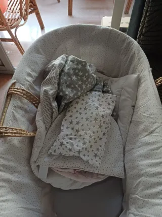 Cuna de viaje mimbre y tela