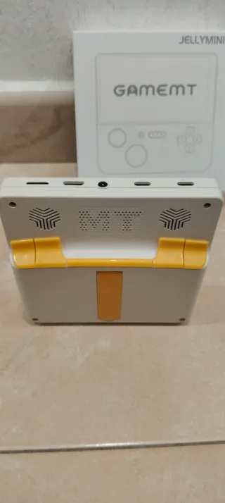 Consola Retro Jellyminis Blanca y Amarilla