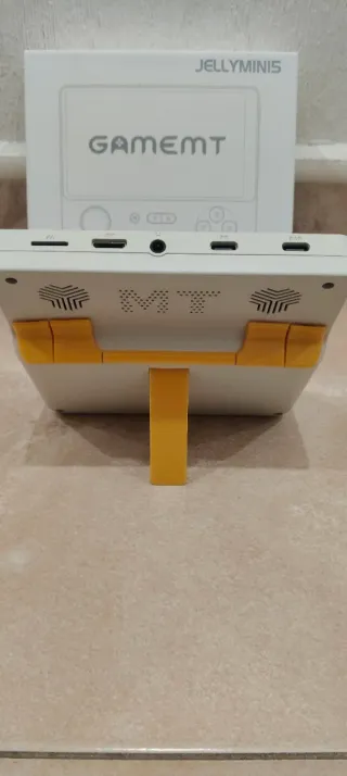 Consola Retro Jellyminis Blanca y Amarilla