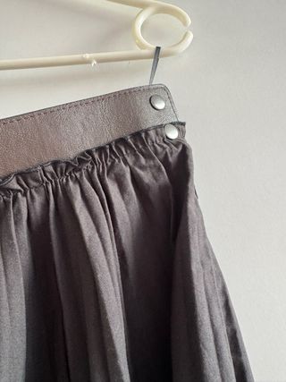 Falda Massimo Dutti negra talla 38