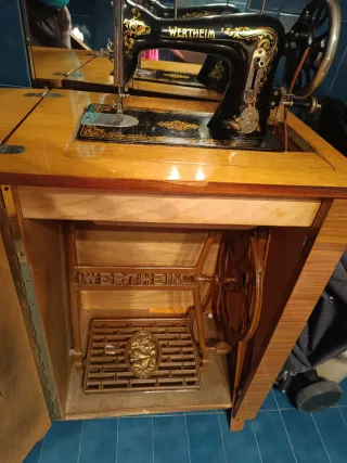 Máquina de coser antigua Wertheim