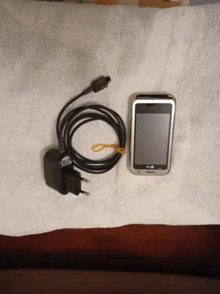 LG Arena KM900 Móvil + Cargador