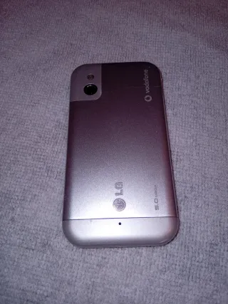 LG Arena KM900 Móvil + Cargador