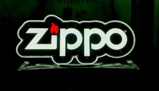 Luminoso LED Zippo con logo. Nuevo en su caja