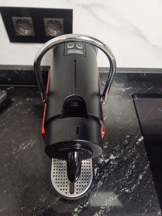 Cafetera Nespresso Delonghi Roja