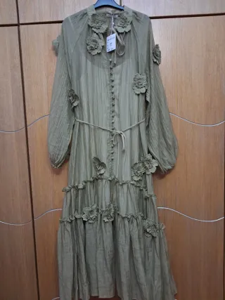 Vestido largo verde con flores