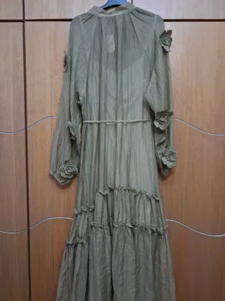 Vestido largo verde con flores