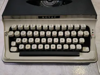 Máquina de escribir KOVAC