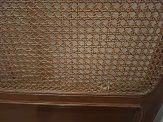 Cabecero estilo Luis XV madera y rejilla