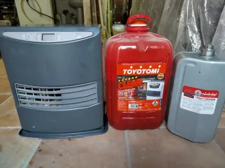 Estufa Toyotomi + 2 bidones combustible