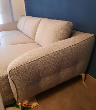 Sofá chaise longue gris claro casi nuevo