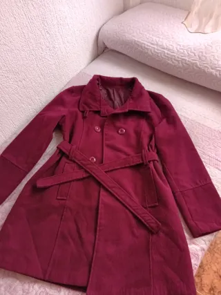 Gabardina roja mujer