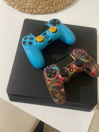 PS4 (PlayStation 4) + 2 Mandos