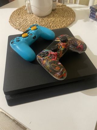 PS4 (PlayStation 4) + 2 Mandos