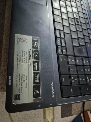 Ordenador Acer y móvil Alcatel