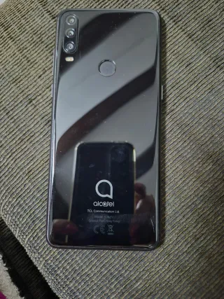Ordenador Acer y móvil Alcatel