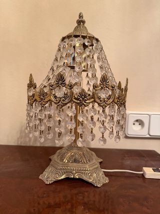 Lámpara de cristal dorada con apliques