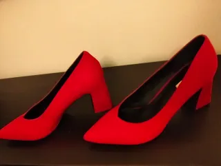 Zapatos de tacón rojos talla 41