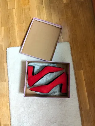 Zapatos de tacón rojos talla 41