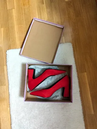 Zapatos de tacón rojos talla 41