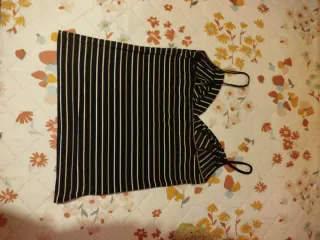 Top de rayas negro y dorado