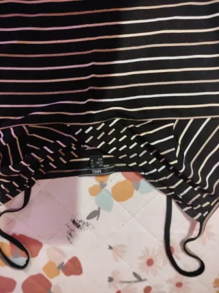 Top de rayas negro y dorado