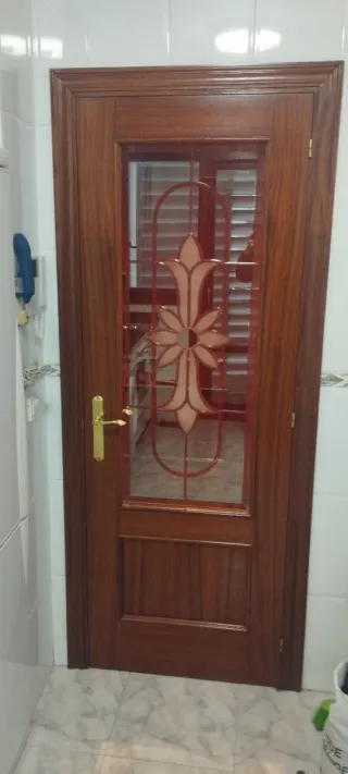 Conjunto de puertas de madera interior