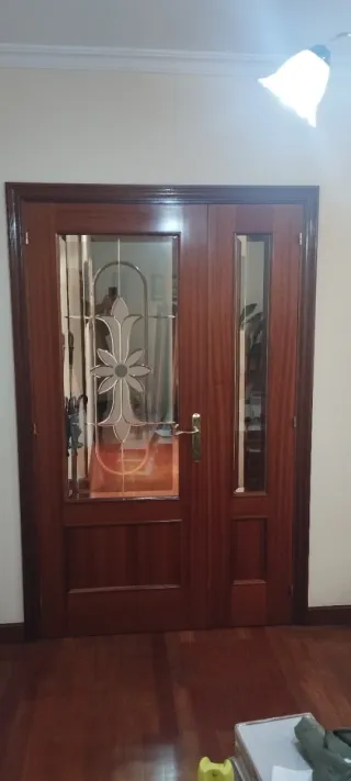 Conjunto de puertas de madera interior