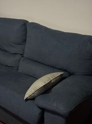 Sofá de 2 plazas en tecido azul
