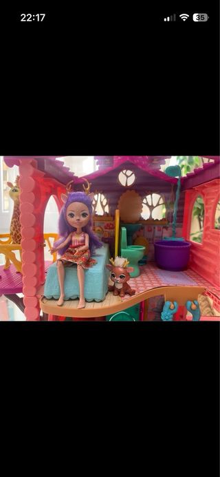 Casa Enchantimals con 3 muñecas y 2 mascotas