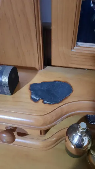 Tocador de madera de pino con espejo