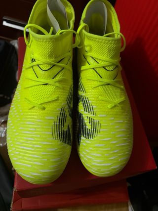 Botas de fútbol Puma amarillas