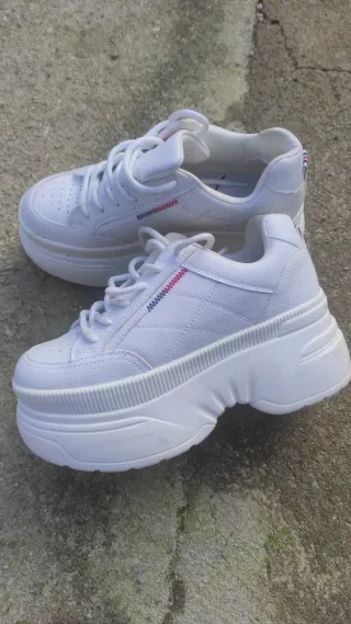 Lote de Zapatos Blancos