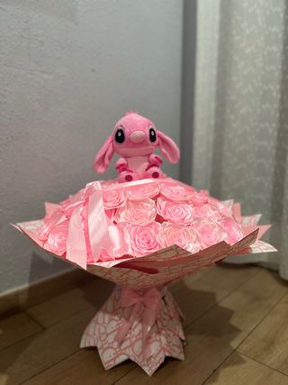 Peluche Stitch Rosa con 50 rosas eternas