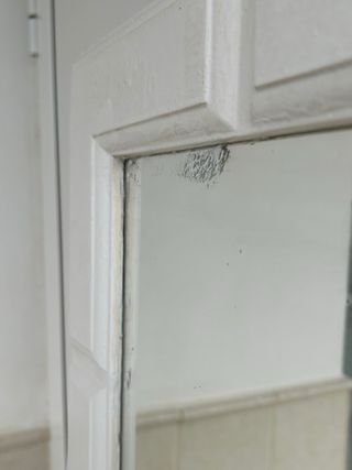 Espejo de madera blanco