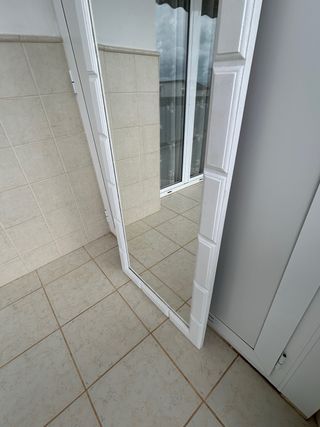 Espejo de madera blanco