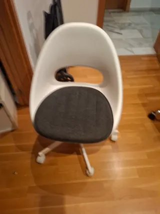 Silla de escritorio Ikea blanca y gris