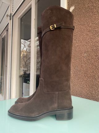 Hermosas Botas altas Zara ante marrón