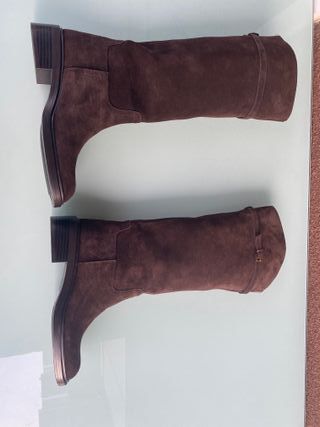 Hermosas Botas altas Zara ante marrón