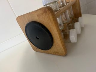 Especiero de madera con 12 frascos