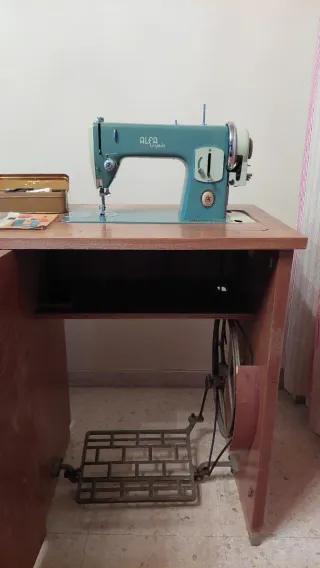 Maquina de coser antigüa