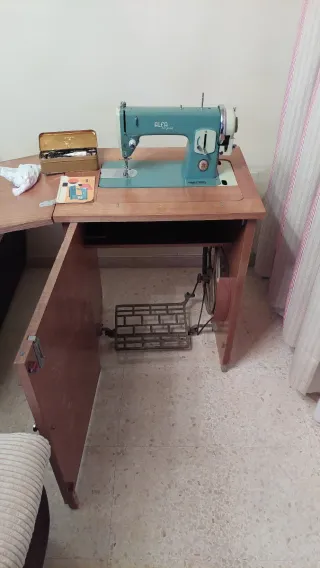 Maquina de coser antigüa