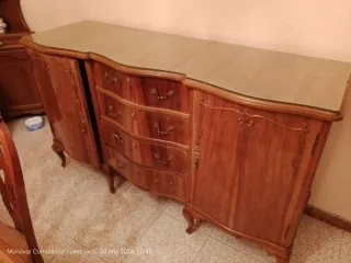 Comedor de madera y tela